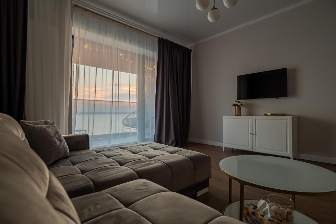 Golden Mirage Sunset Apartment Mamaia Exterior photo